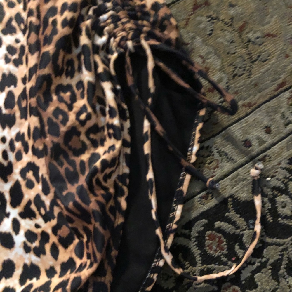 Boohoo leopard swimsuit or bodysuit - Picture 3 of 8
